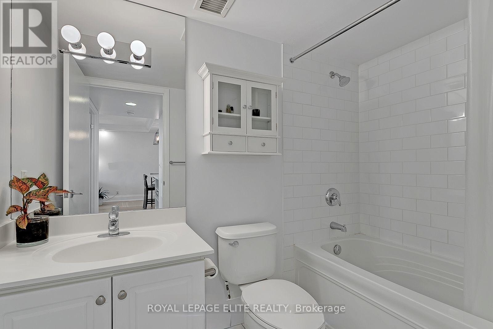 1816 - 185 Legion Road N Road, Toronto, Ontario  M8Y 0A1 - Photo 4 - W13120618