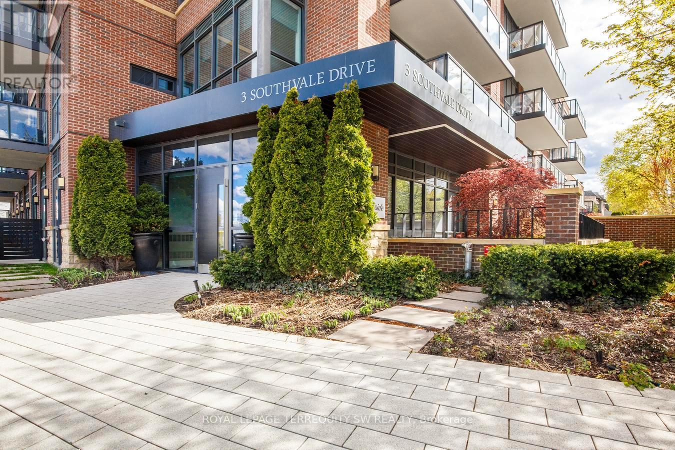 605 - 3 SOUTHVALE DRIVE, Toronto, Ontario