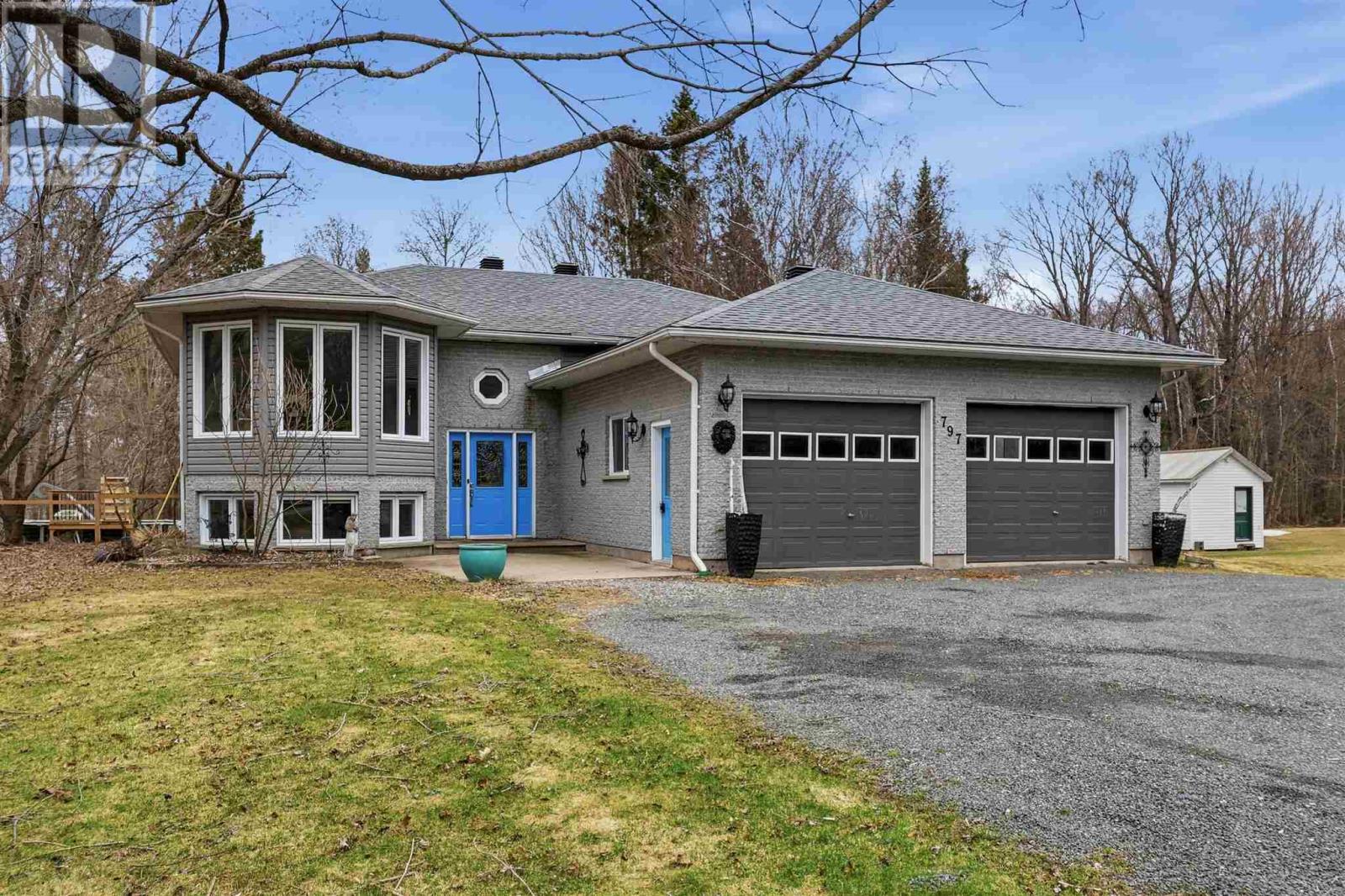 797 Fifth Lin E, Sault Ste. Marie, Ontario  P6A 6J8 - Photo 2 - SM260744