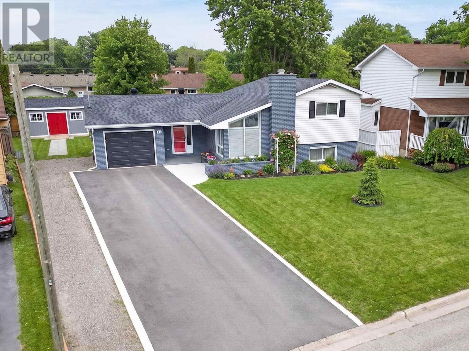163 Plaintree Dr, Sault Ste. Marie, Ontario  P6B 5G9 - Photo 2 - SM260936