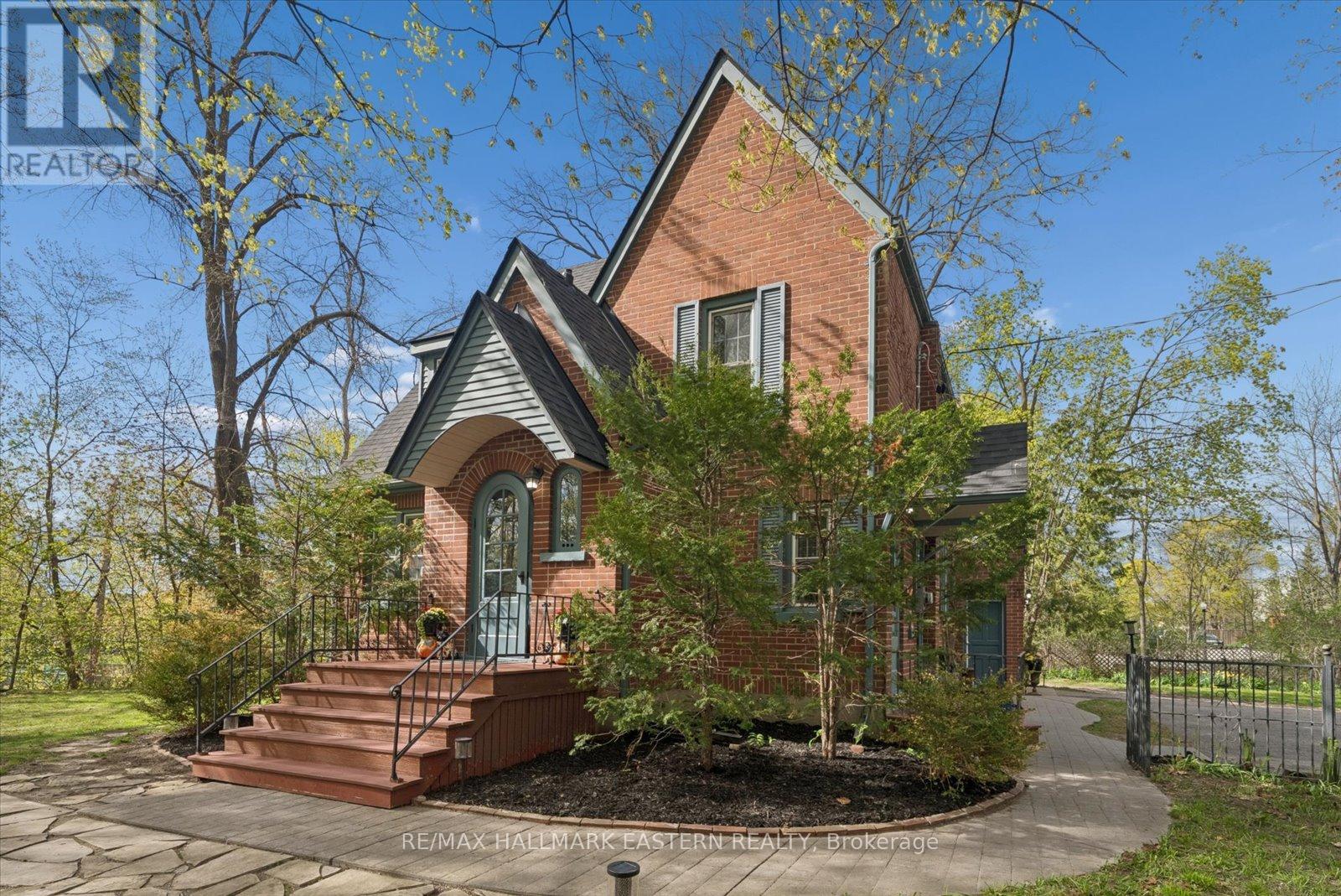 301 ENGLEBURN AVENUE, Peterborough, Ontario