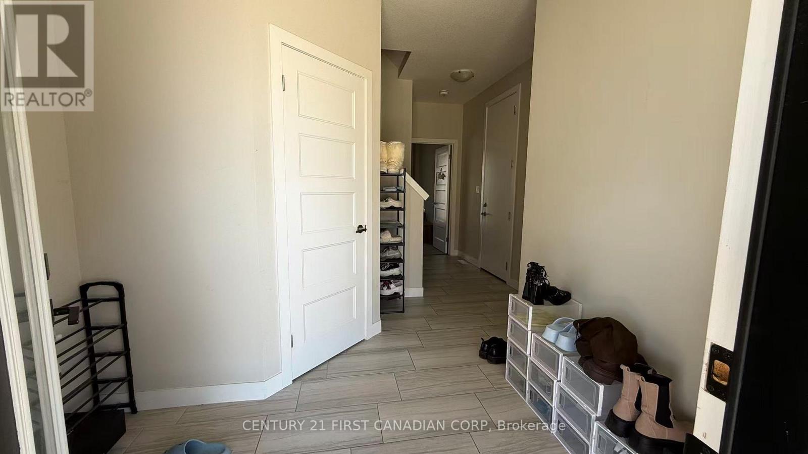 968 West Village Square, London North, Ontario  N6H 0J7 - Photo 2 - X13120856