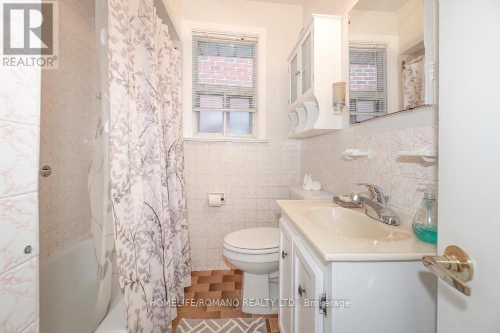 24 Katherine Road, Toronto, Ontario  M3K 1H9 - Photo 16 - W13118164