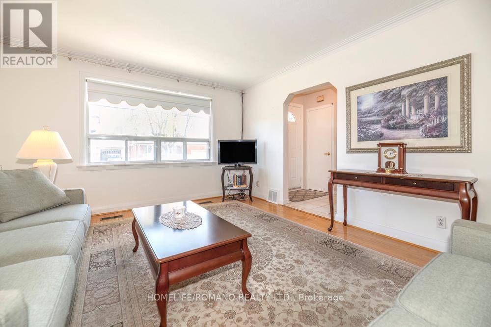 24 Katherine Road, Toronto, Ontario  M3K 1H9 - Photo 5 - W13118164