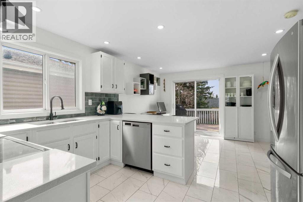107 Cedargrove Way Sw, Calgary, Alberta  T2W 4V1 - Photo 11 - A2306019