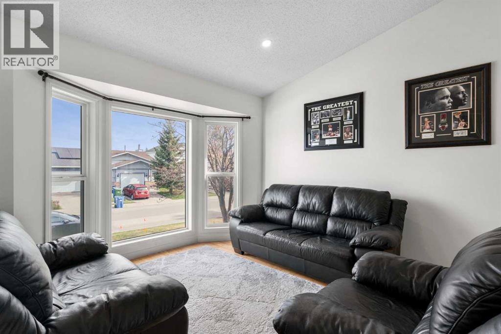 107 Cedargrove Way Sw, Calgary, Alberta  T2W 4V1 - Photo 4 - A2306019