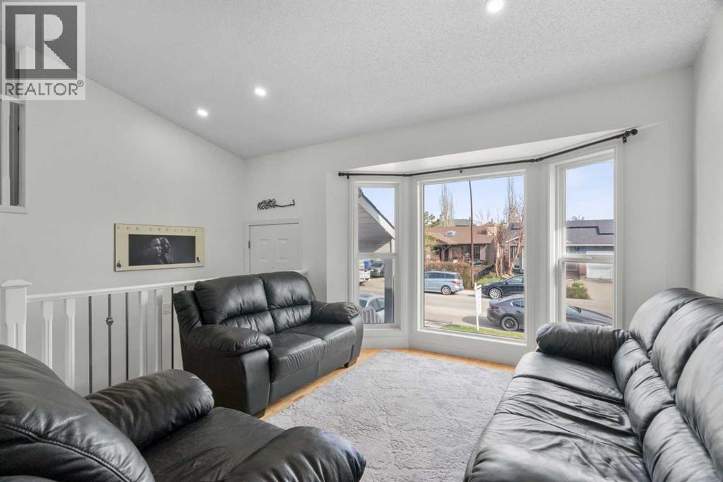 107 Cedargrove Way Sw, Calgary, Alberta  T2W 4V1 - Photo 6 - A2306019