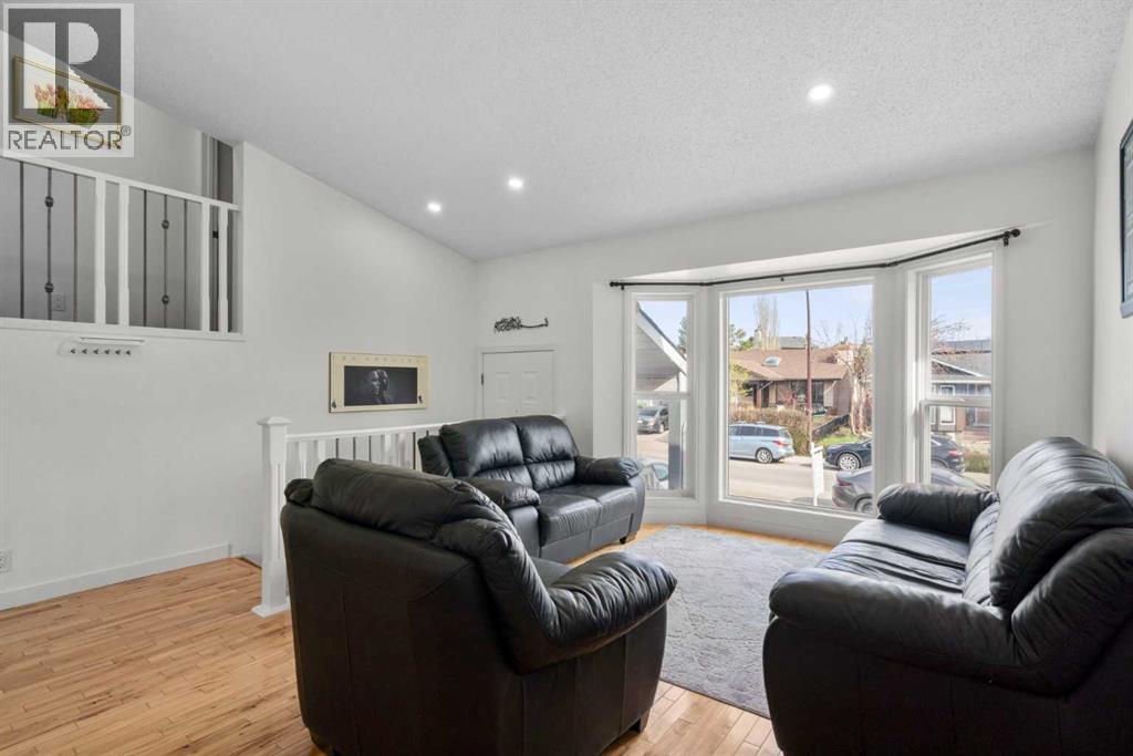 107 Cedargrove Way Sw, Calgary, Alberta  T2W 4V1 - Photo 5 - A2306019