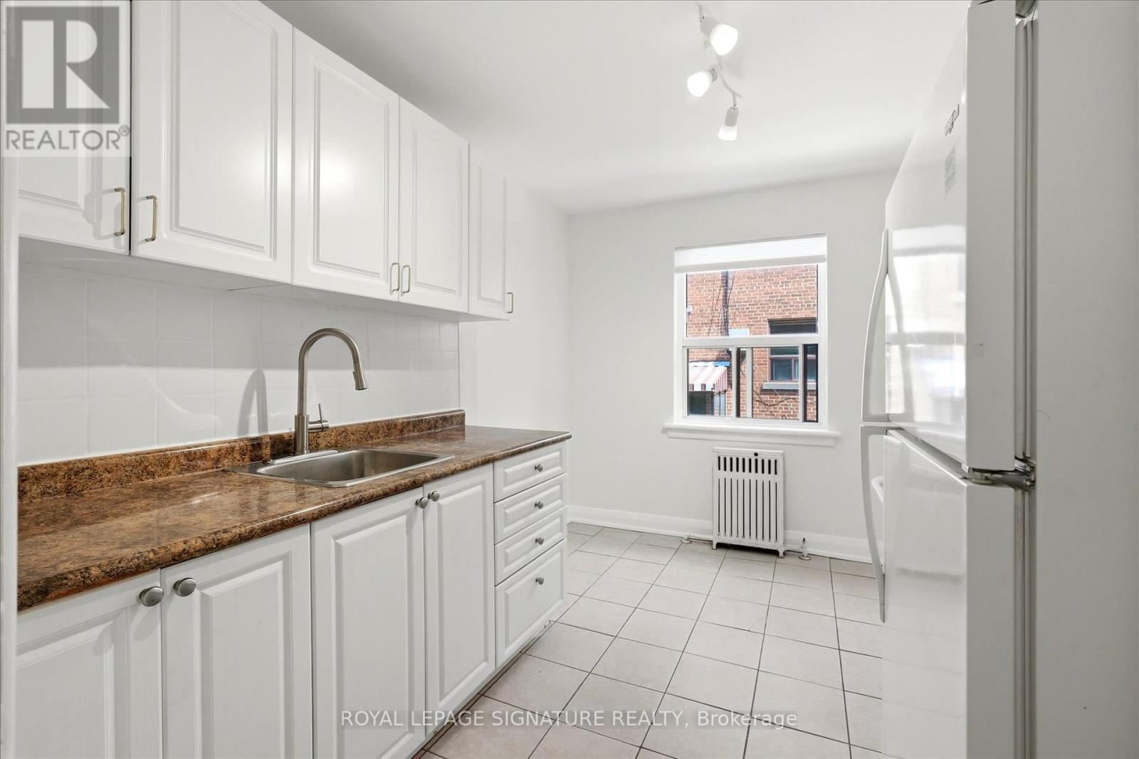 201 - 1000 O'connor Drive, Toronto, Ontario  M4B 2T3 - Photo 4 - E13120878