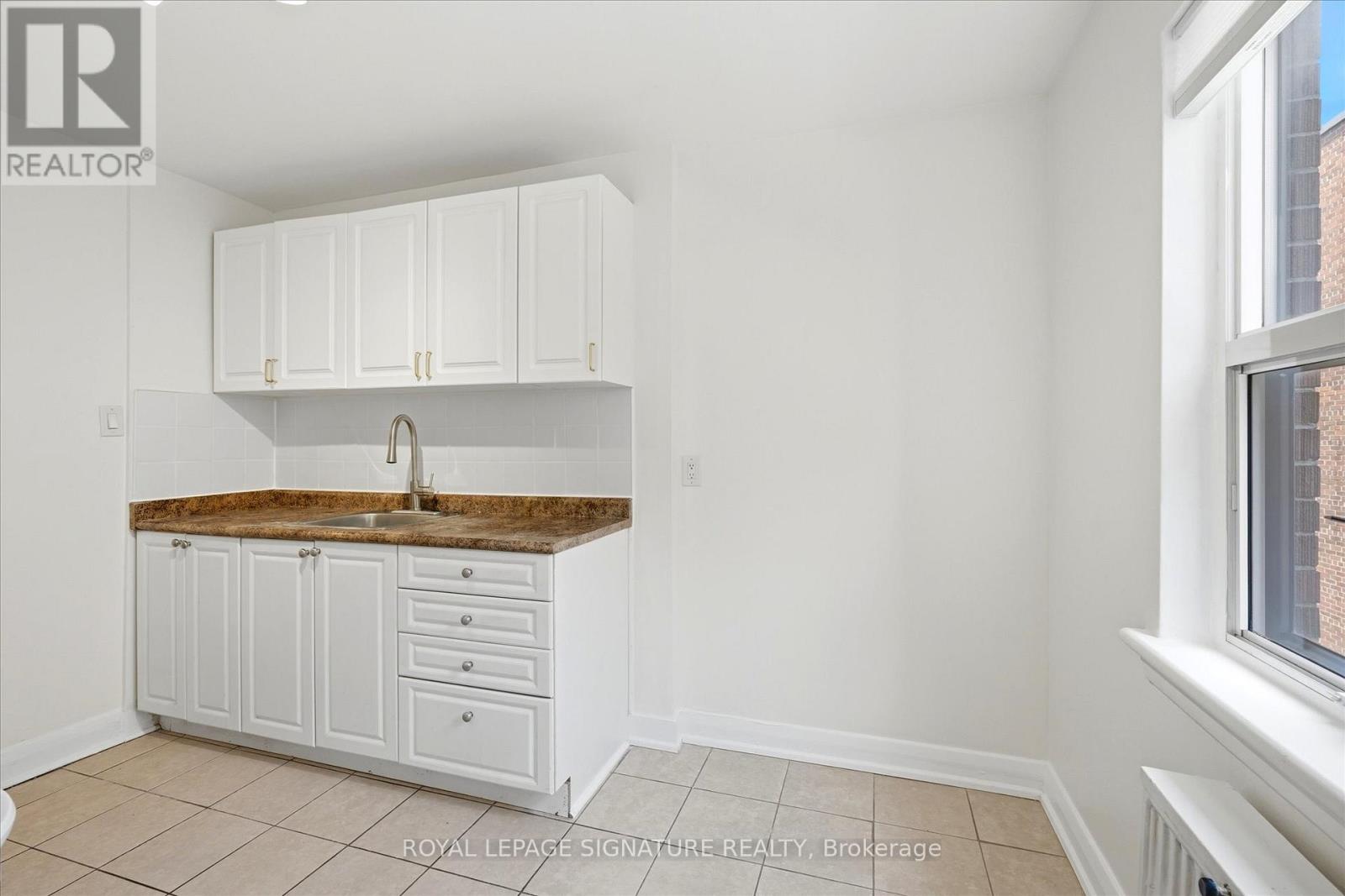 201 - 1000 O'connor Drive, Toronto, Ontario  M4B 2T3 - Photo 7 - E13120878