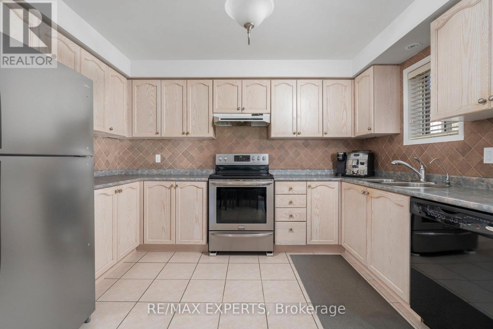 31 Monteith Crescent, Vaughan (Maple), Ontario  L6A 3M7 - Photo 18 - N13120854