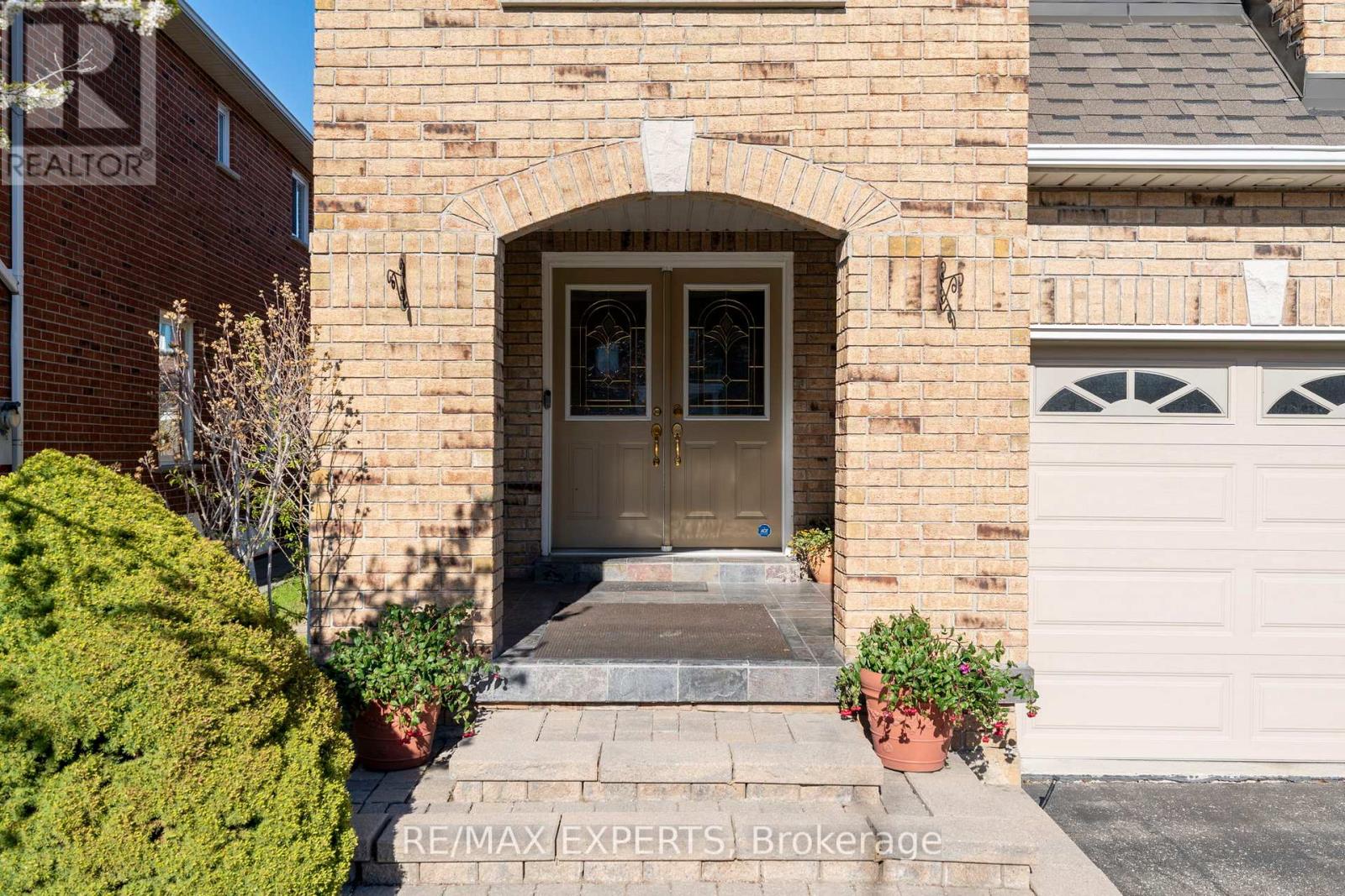 31 Monteith Crescent, Vaughan (Maple), Ontario  L6A 3M7 - Photo 4 - N13120854