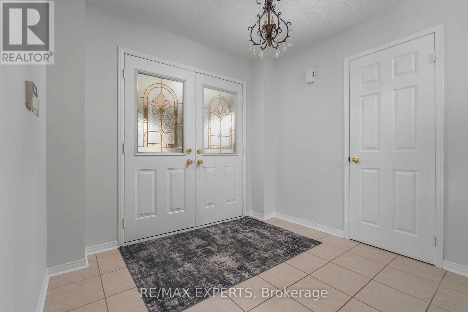 31 Monteith Crescent, Vaughan (Maple), Ontario  L6A 3M7 - Photo 5 - N13120854