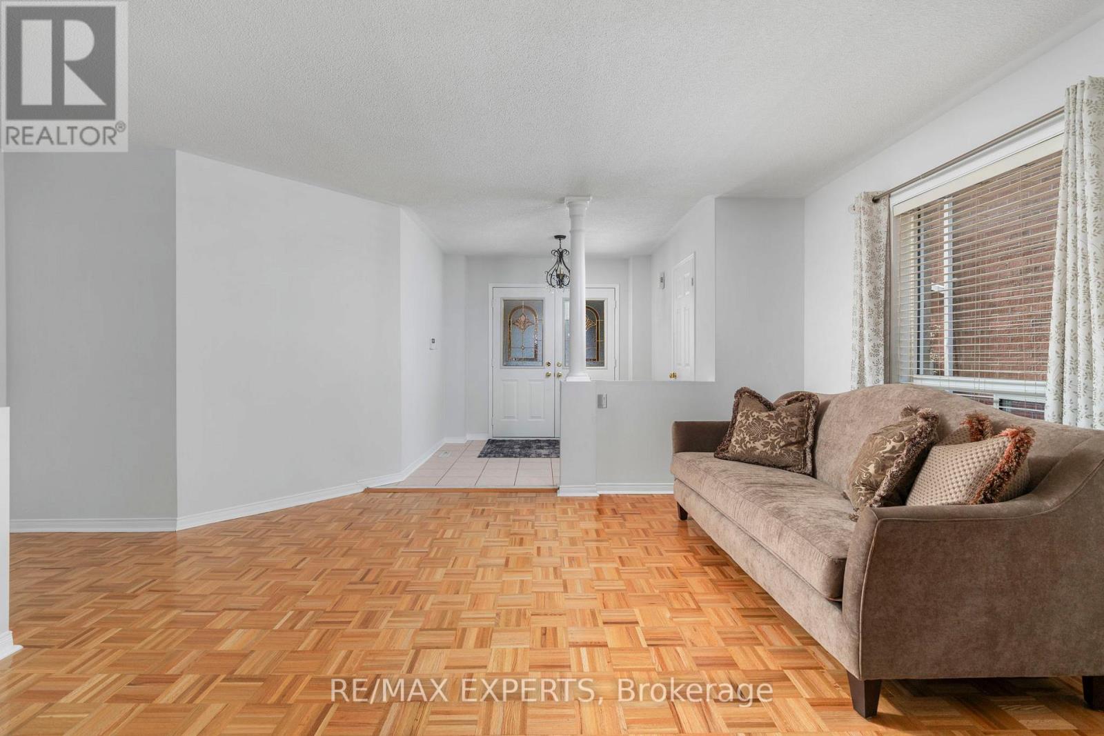 31 Monteith Crescent, Vaughan (Maple), Ontario  L6A 3M7 - Photo 8 - N13120854