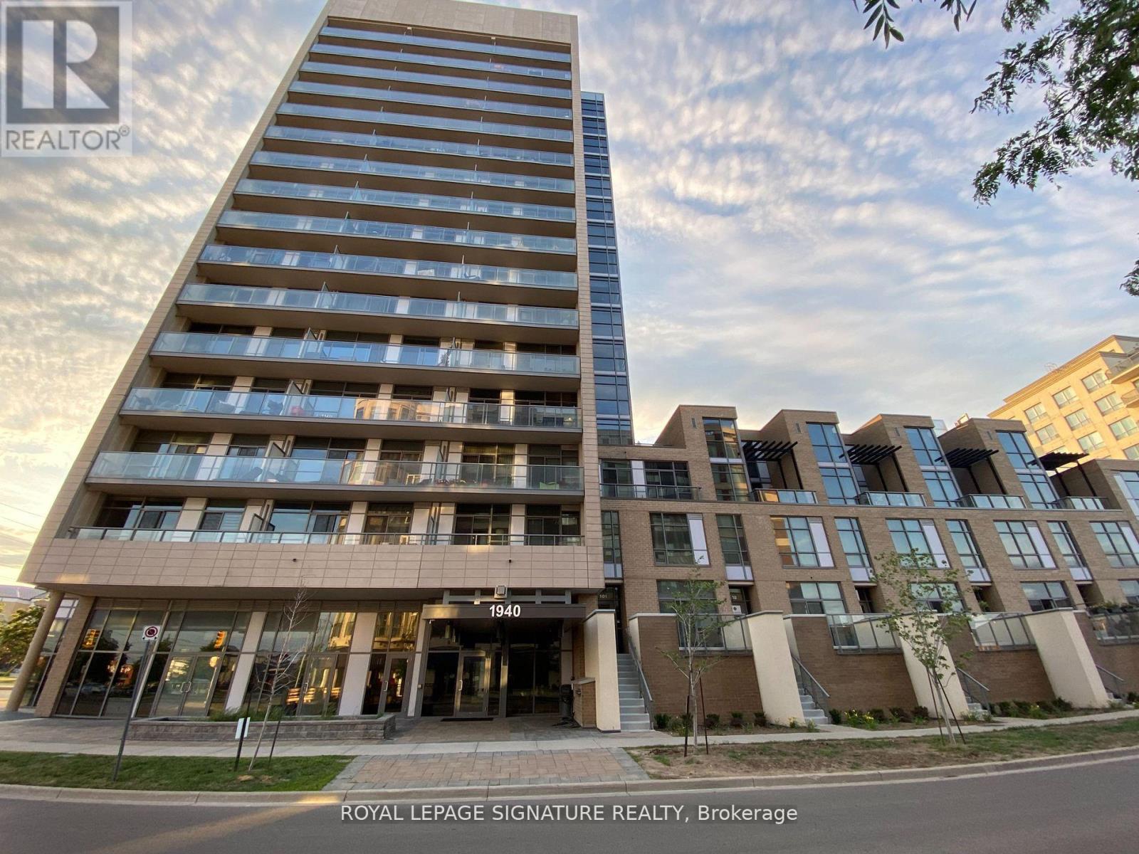 1106 - 1940 Ironstone Drive, Burlington, Ontario  L7L 0E4 - Photo 1 - W13120734