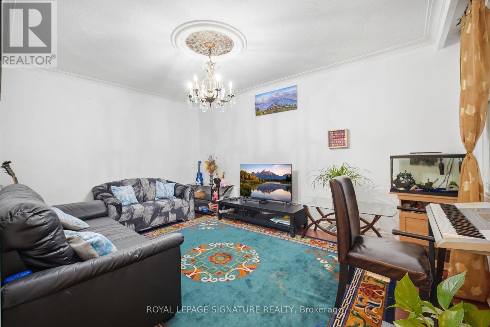 1 - 2000 Dufferin Street, Toronto, Ontario  M6E 3R2 - Photo 9 - W13120758