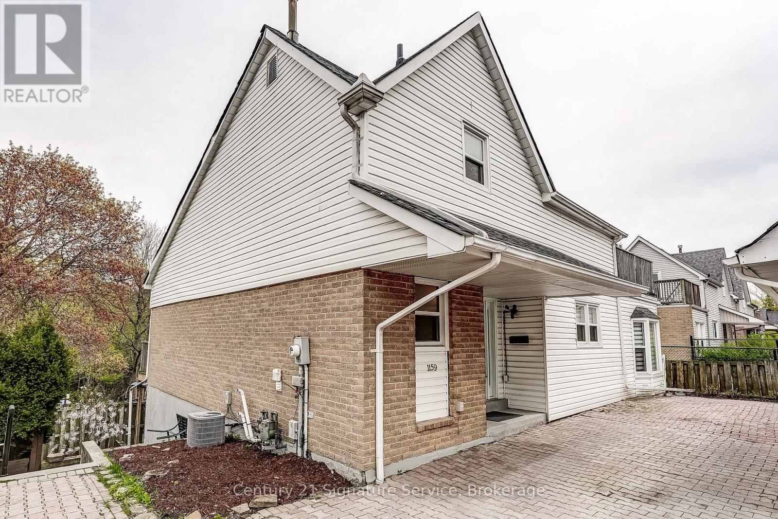 1159 Kos Boulevard, Mississauga, Ontario  L5J 4L3 - Photo 2 - W13120844