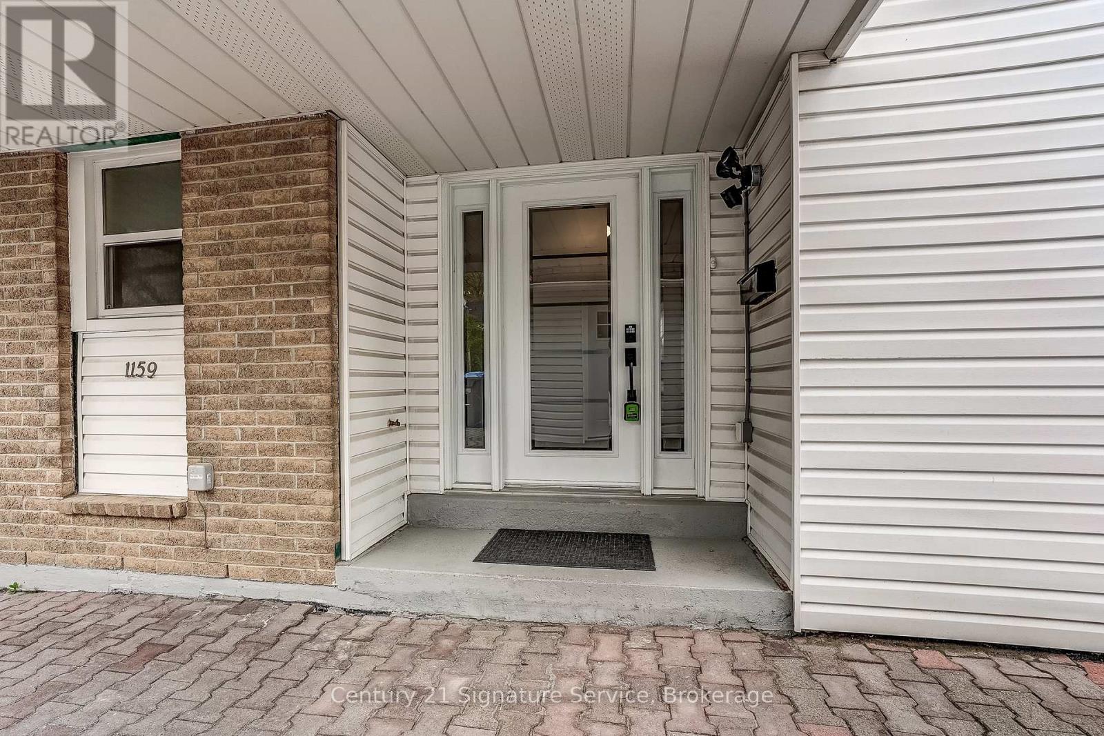 1159 Kos Boulevard, Mississauga, Ontario  L5J 4L3 - Photo 4 - W13120844
