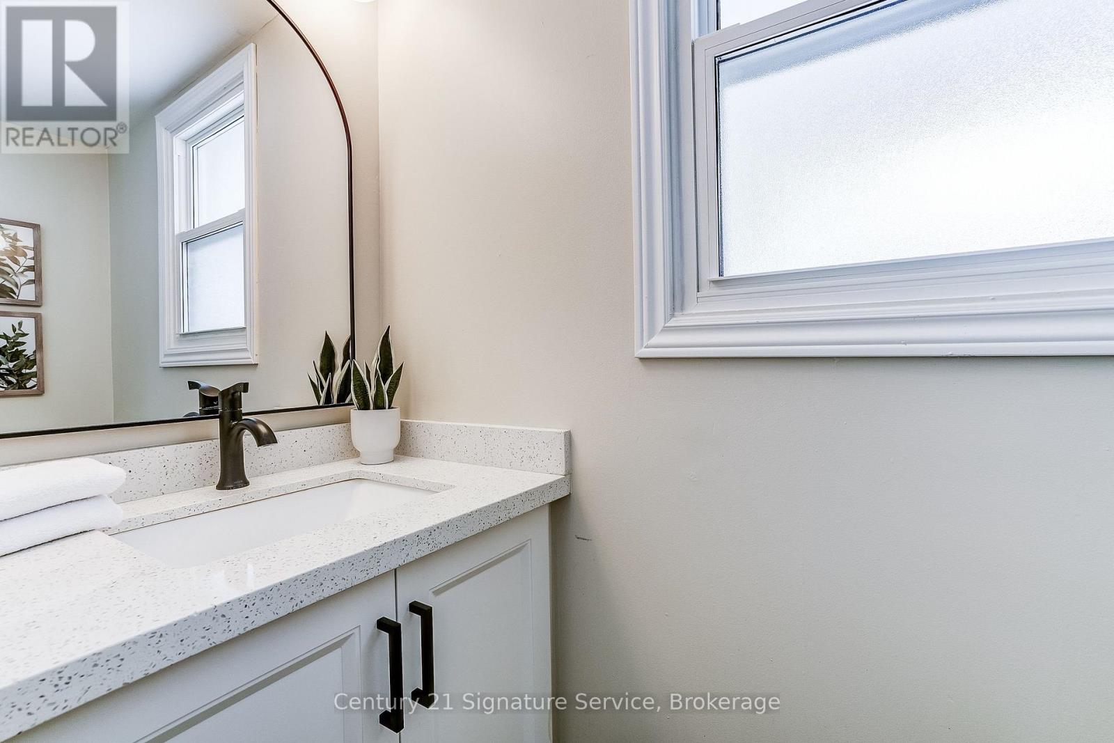 1159 Kos Boulevard, Mississauga, Ontario  L5J 4L3 - Photo 7 - W13120844