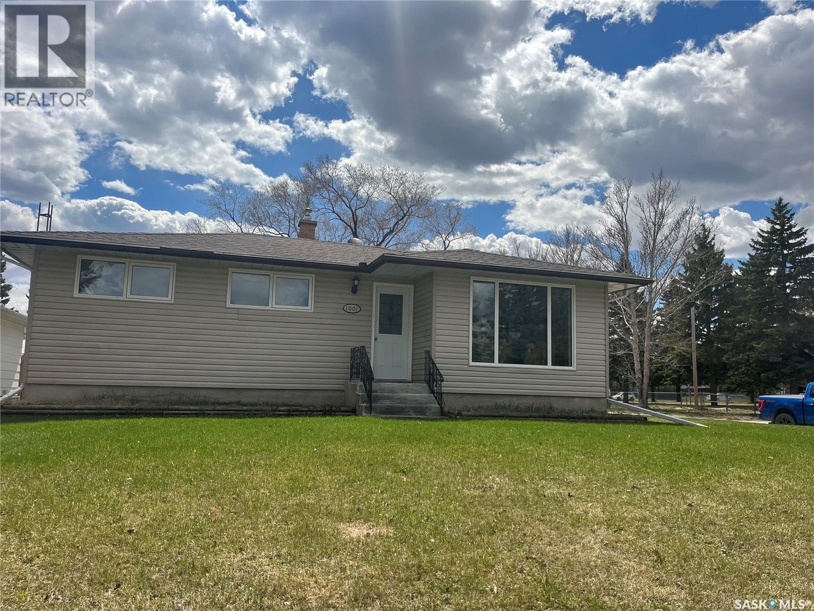 1001 Carlton Drive, Esterhazy, Saskatchewan  S0A 0X0 - Photo 1 - SK035820