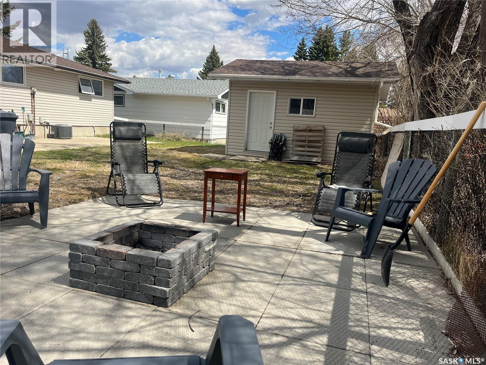 1001 Carlton Drive, Esterhazy, Saskatchewan  S0A 0X0 - Photo 3 - SK035820