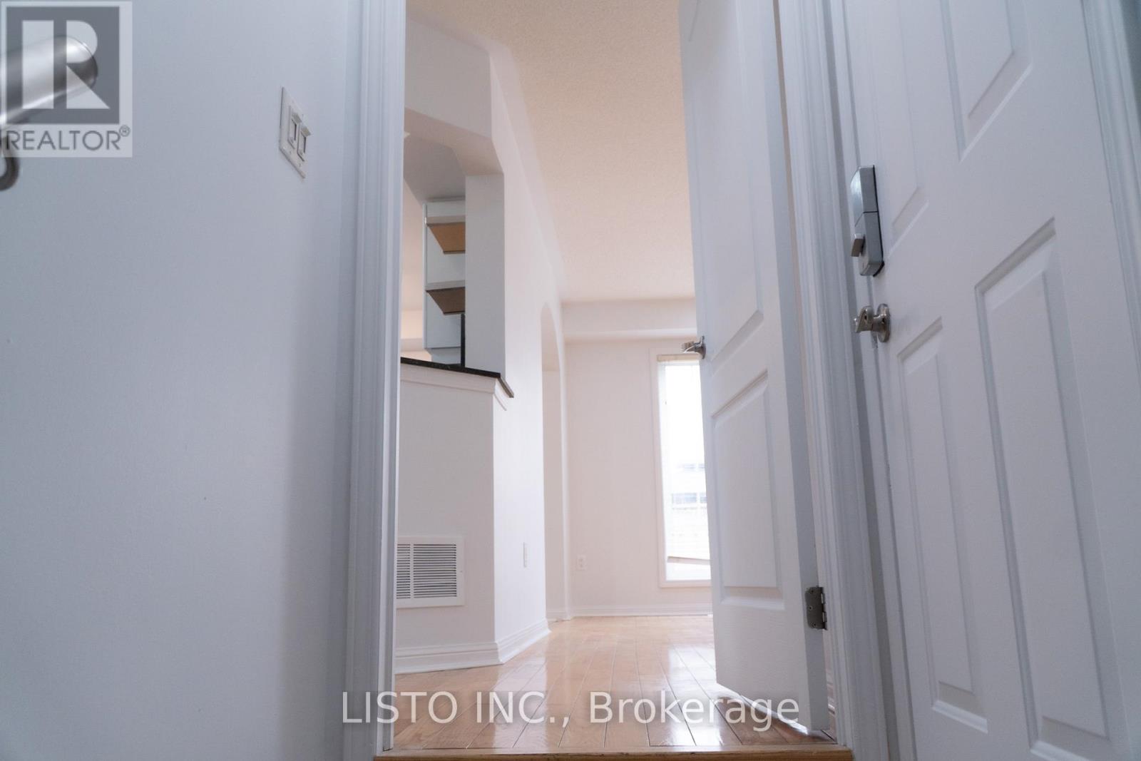 128 Sweetwood Circle, Brampton, Ontario L7A 2S2 - Photo 3 - W13099908