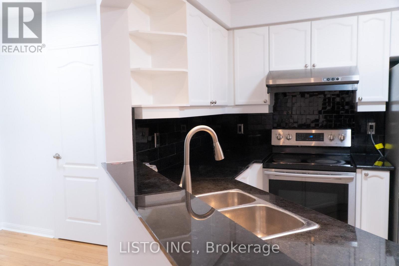 128 Sweetwood Circle, Brampton, Ontario L7A 2S2 - Photo 4 - W13099908