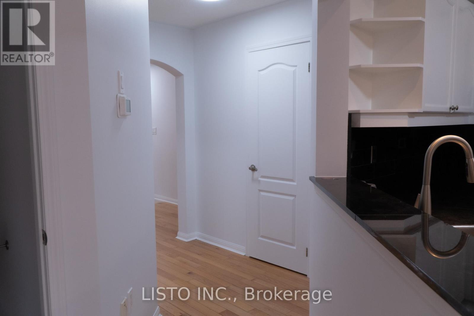 128 Sweetwood Circle, Brampton, Ontario L7A 2S2 - Photo 2 - W13099908