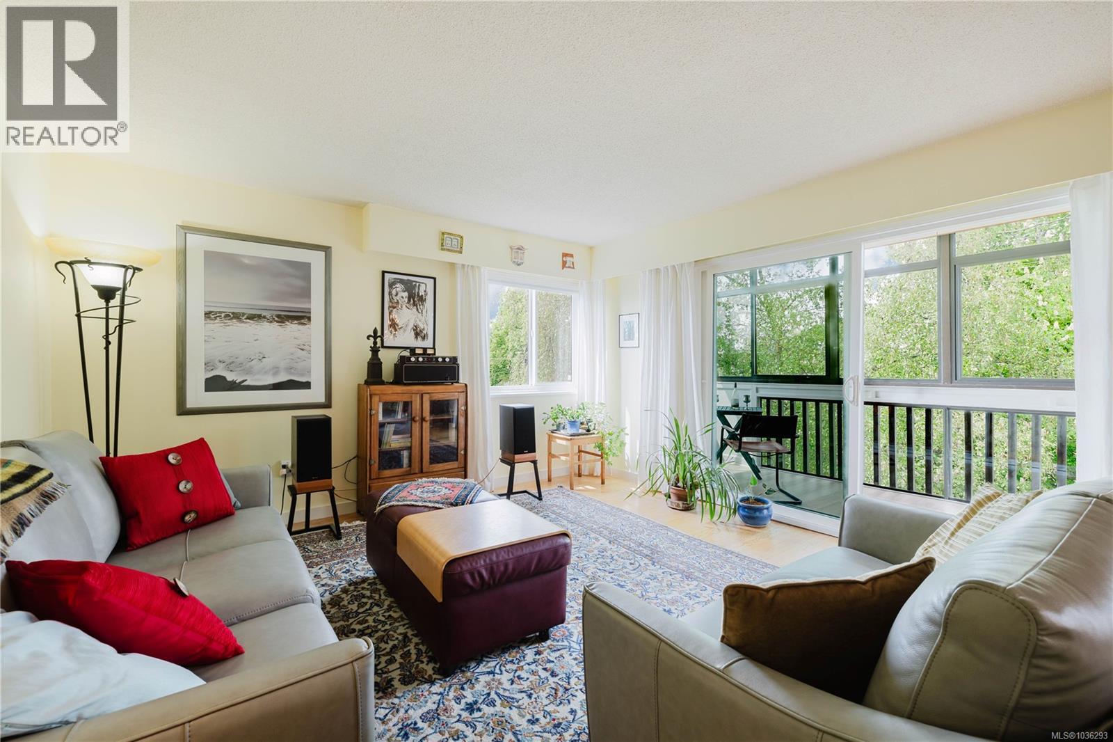 403 1012 Collinson St, Victoria, British Columbia  V8V 3C1 - Photo 1 - 1036293