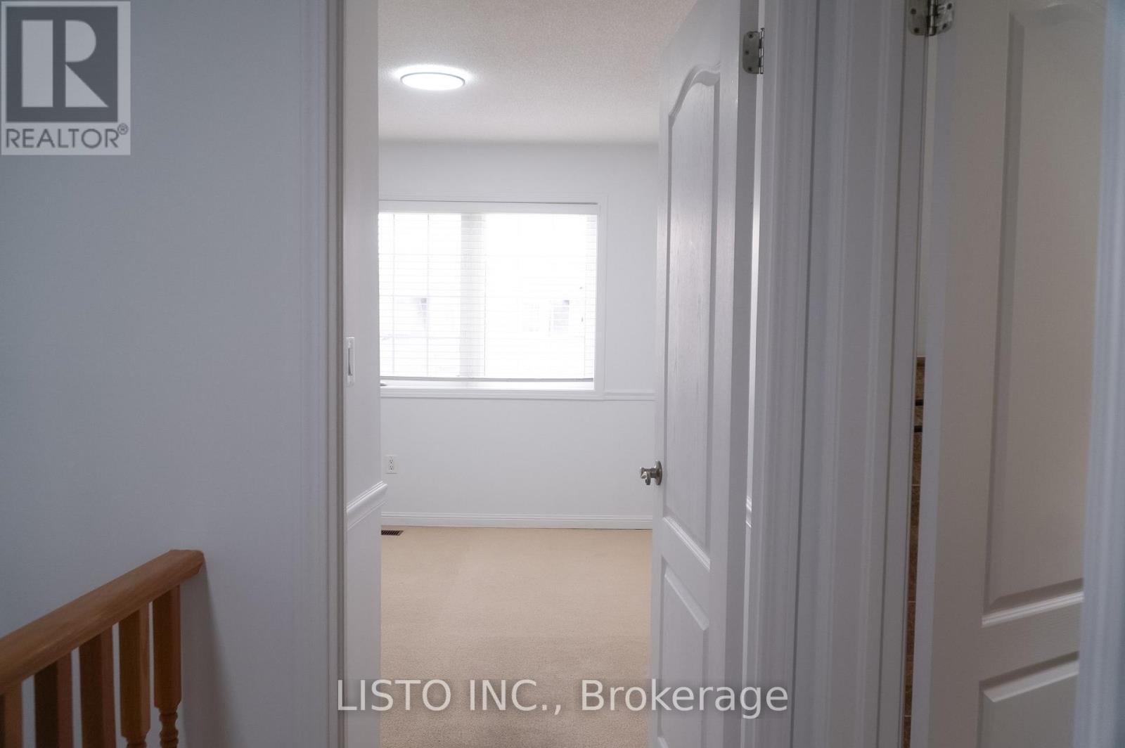 128 Sweetwood Circle, Brampton, Ontario L7A 2S2 - Photo 8 - W13099908