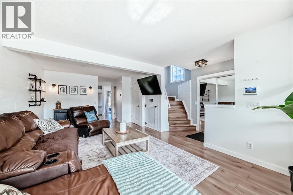 93 Evansford Circle Nw, Calgary, Alberta  T3P 0A9 - Photo 4 - A2301904