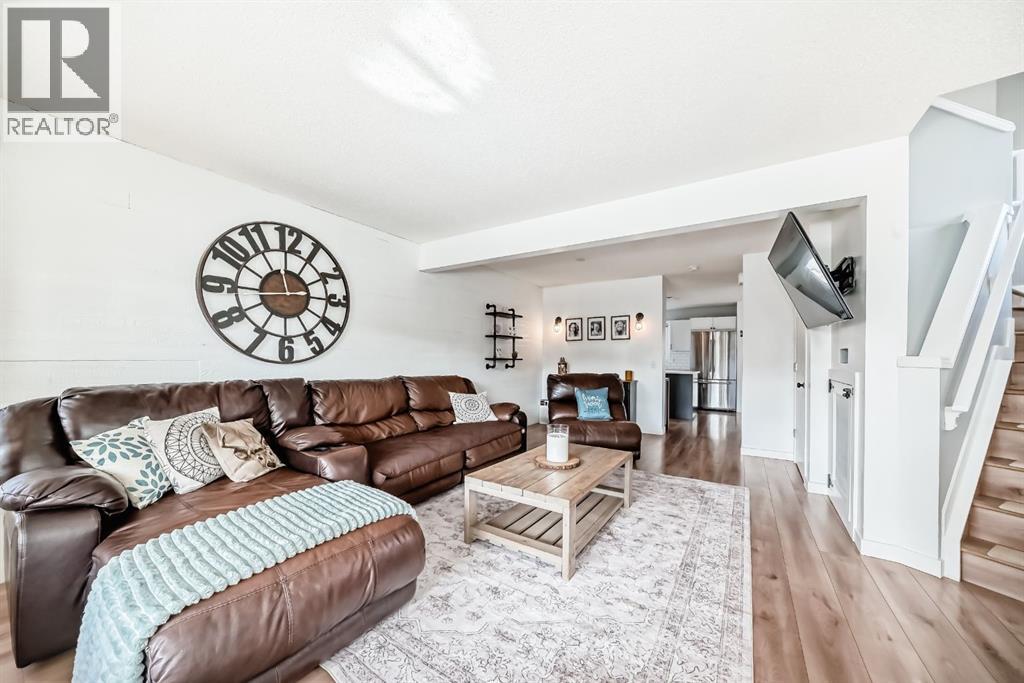 93 Evansford Circle Nw, Calgary, Alberta  T3P 0A9 - Photo 5 - A2301904