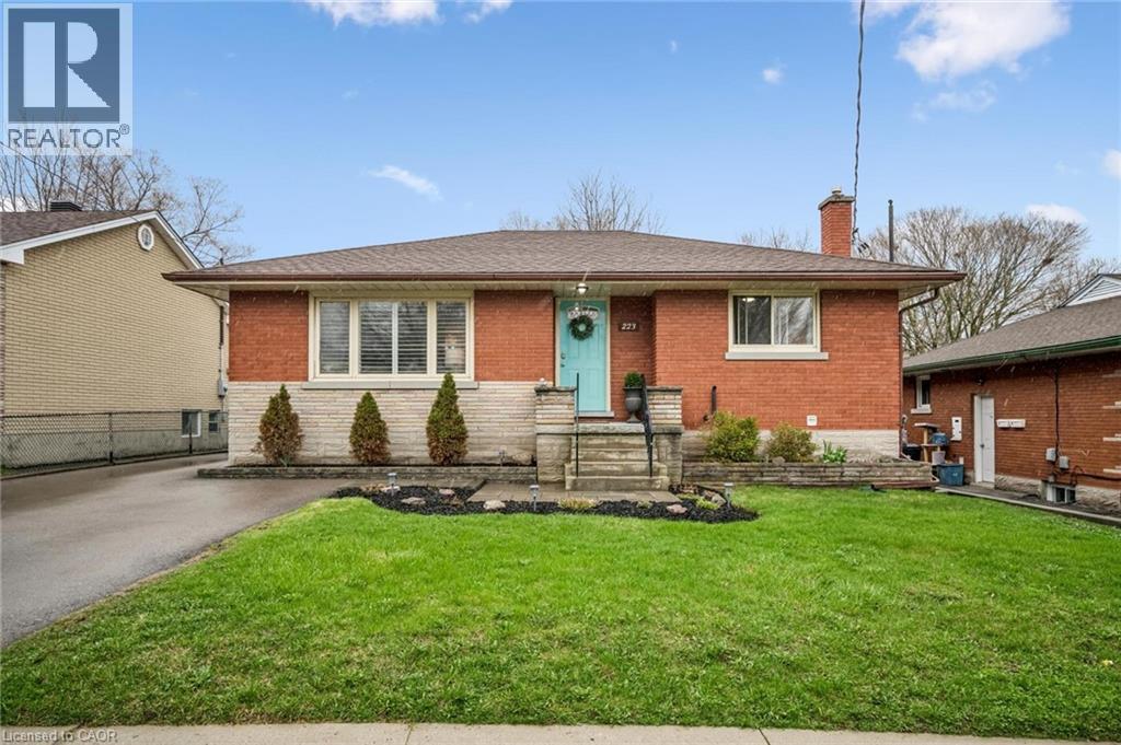 223 Connaught Street, Kitchener, Ontario  N2C 1B2 - Photo 2 - 40820121