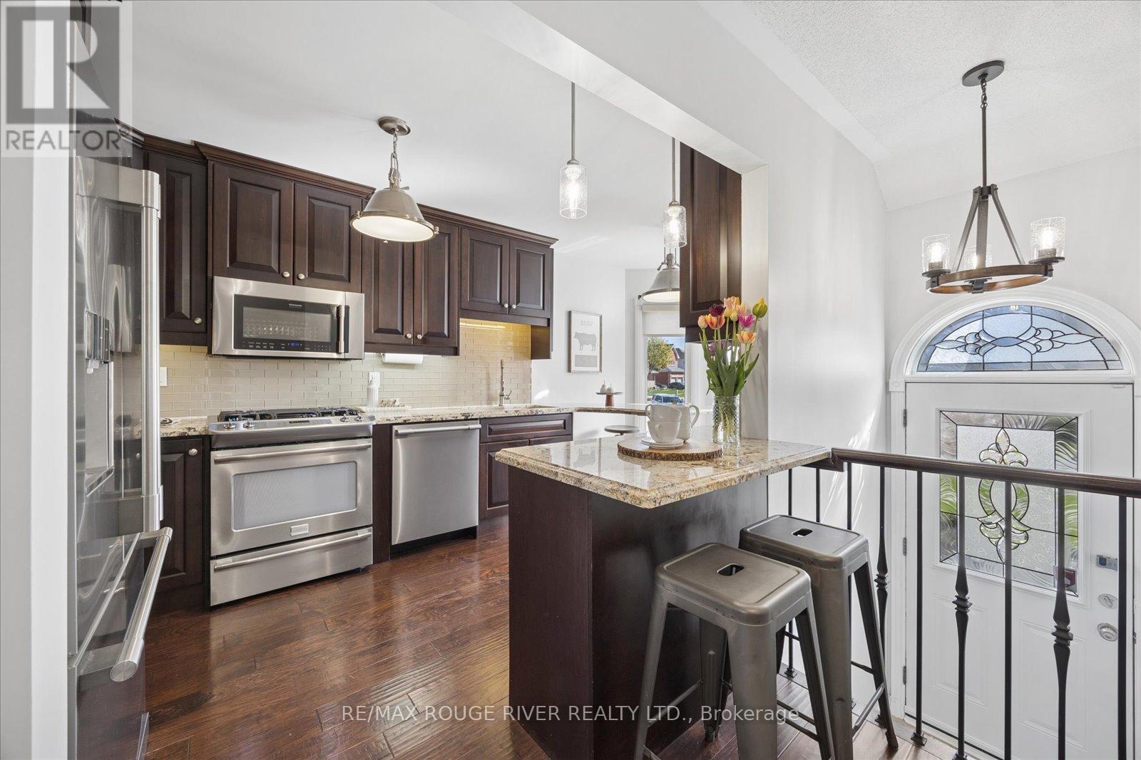 8 Rosemarie Crescent, Whitby, Ontario  L1M 1G6 - Photo 3 - E13120922