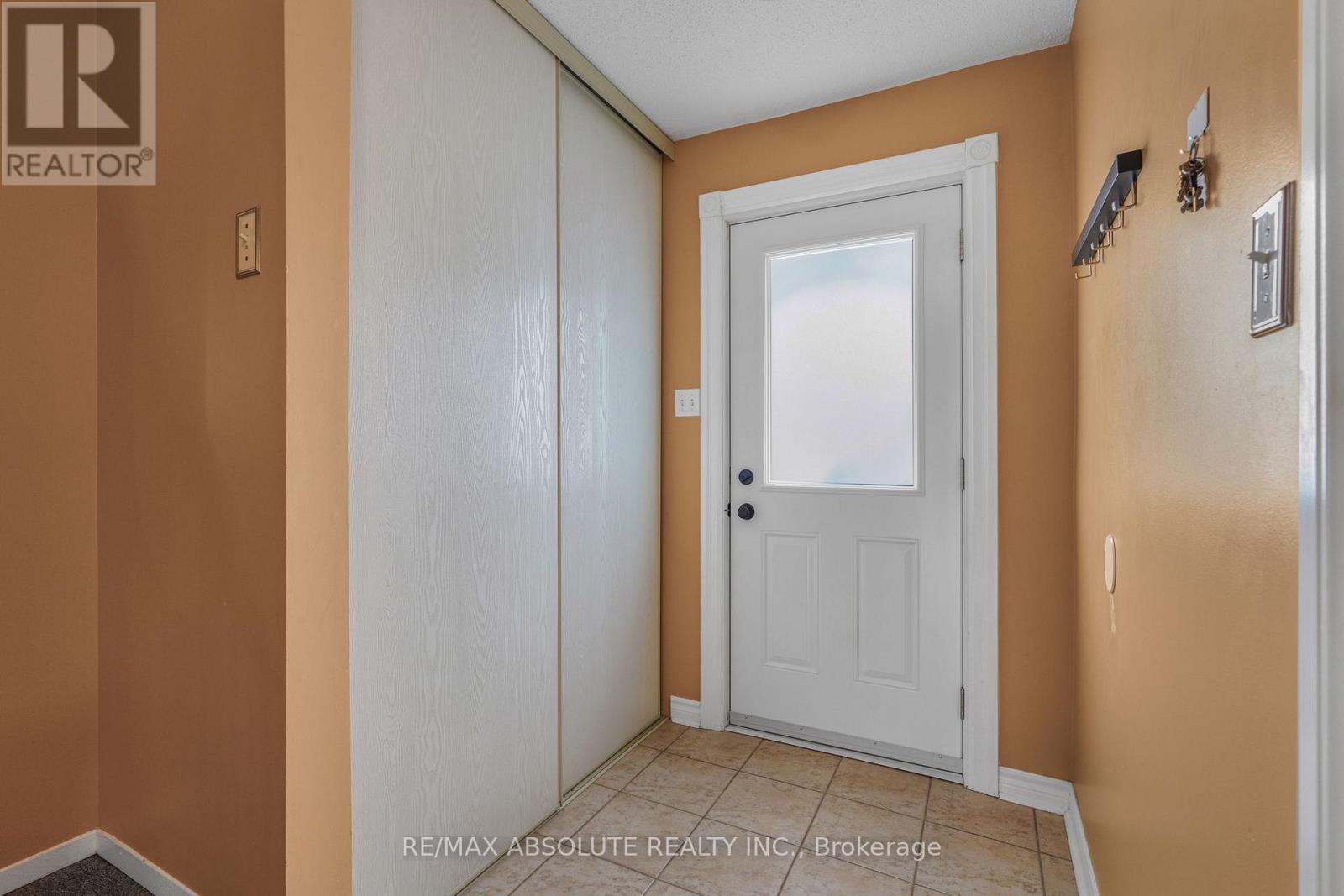 1970 Colorado Lane, Ottawa, Ontario  K1C 6T9 - Photo 2 - X13120924