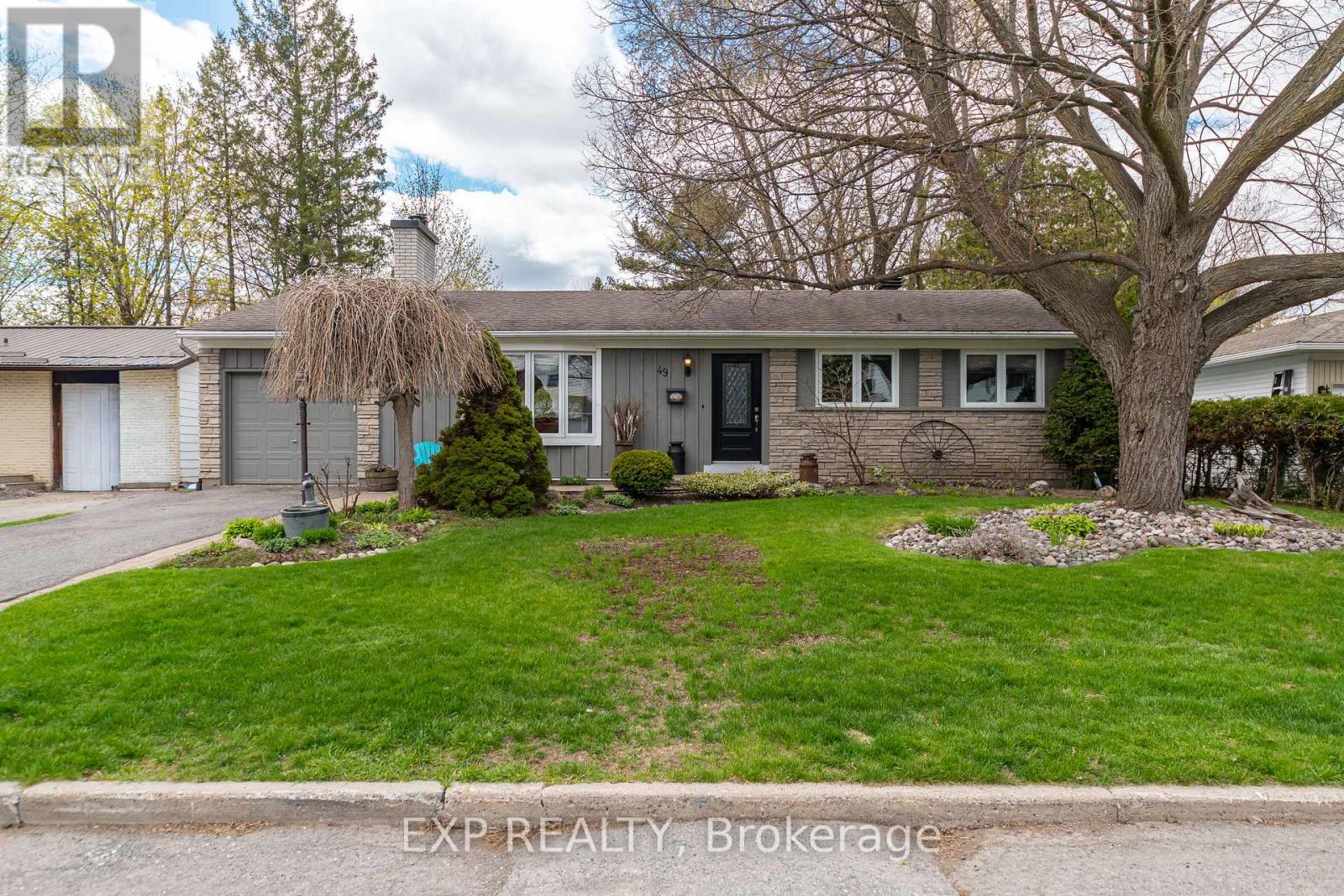 49 PARKMOUNT CRESCENT, Ottawa, Ontario