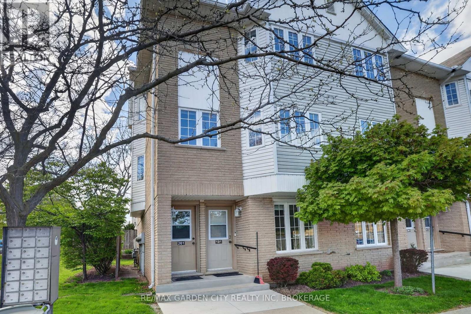 201 - 511 Highway 8 Highway, Hamilton, Ontario  L8G 1G4 - Photo 2 - X13120986