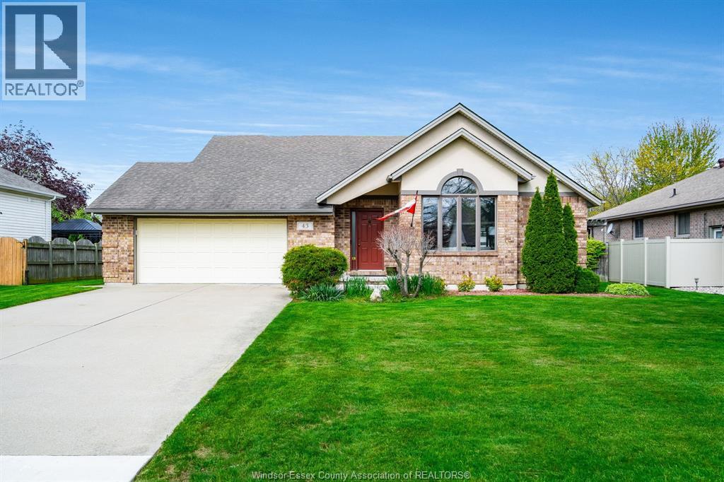 43 Oak DRIVE, Essex, Ontario