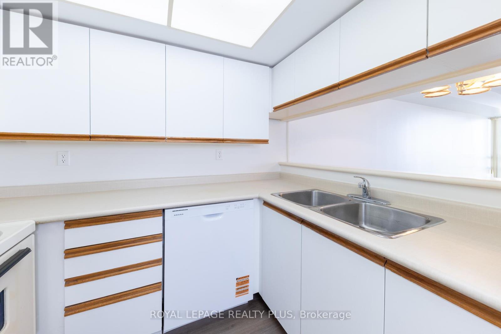 607 - 75 King Street, Mississauga, Ontario  L5A 4G5 - Photo 8 - W13120908