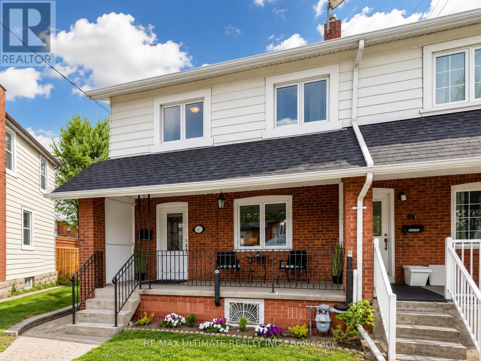 & LANEWAY HOUSE - 35 BLACKTHORN AVENUE, Toronto, Ontario