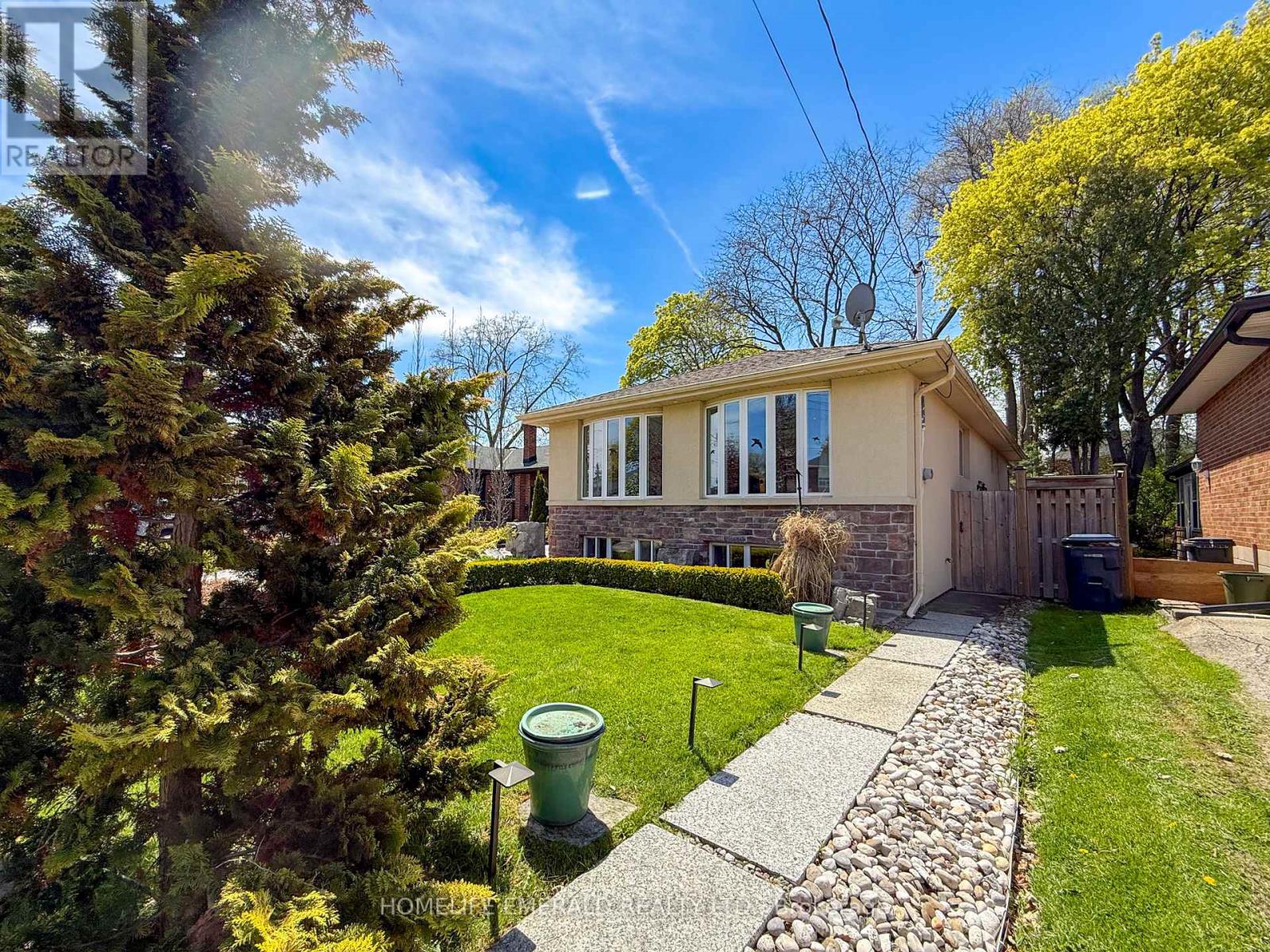26 Koos Road, Toronto, Ontario  M9C 1W3 - Photo 3 - W13120954