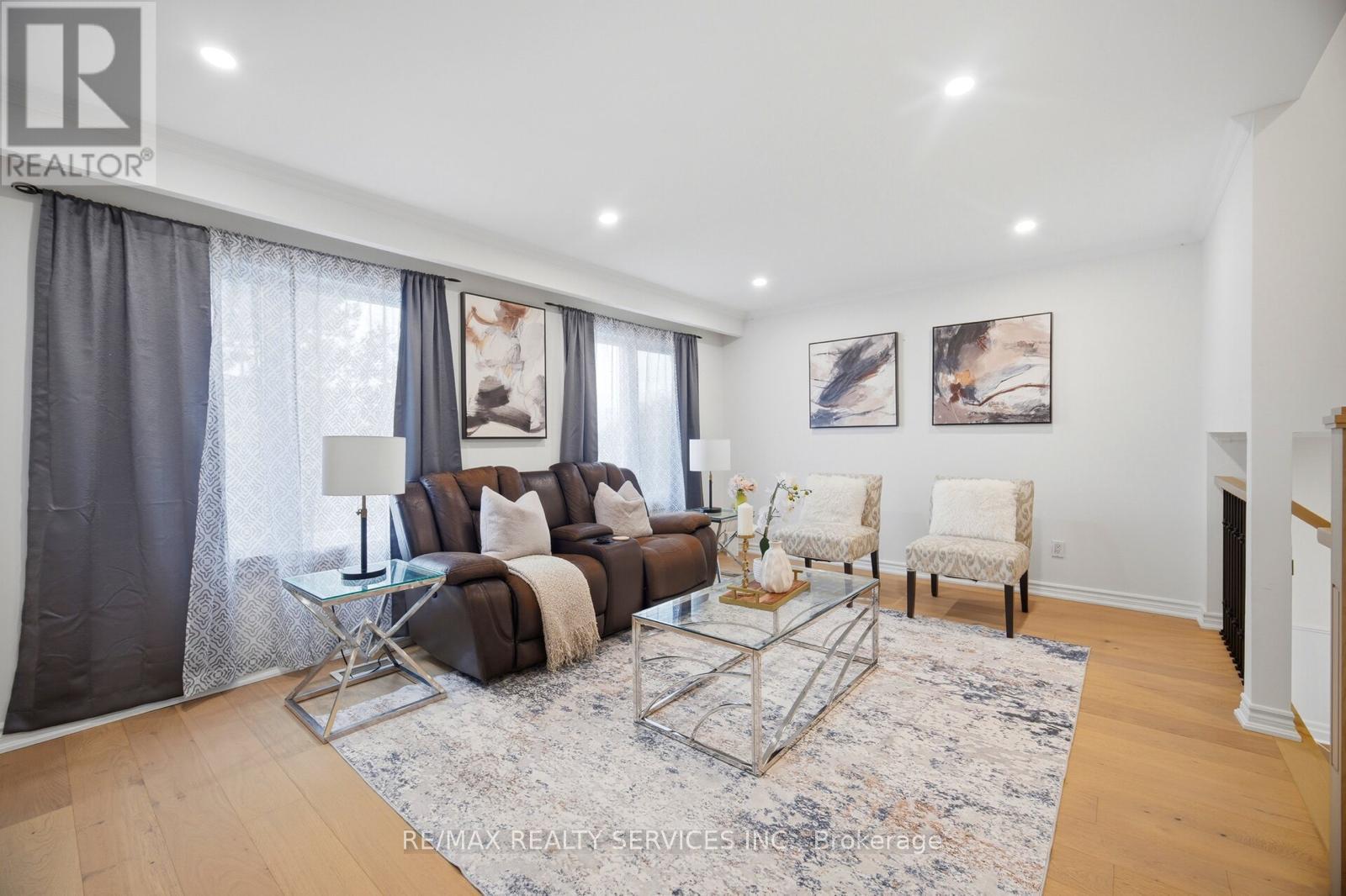 24 Foxacre Row, Brampton, Ontario  L6V 3P5 - Photo 4 - W13121260