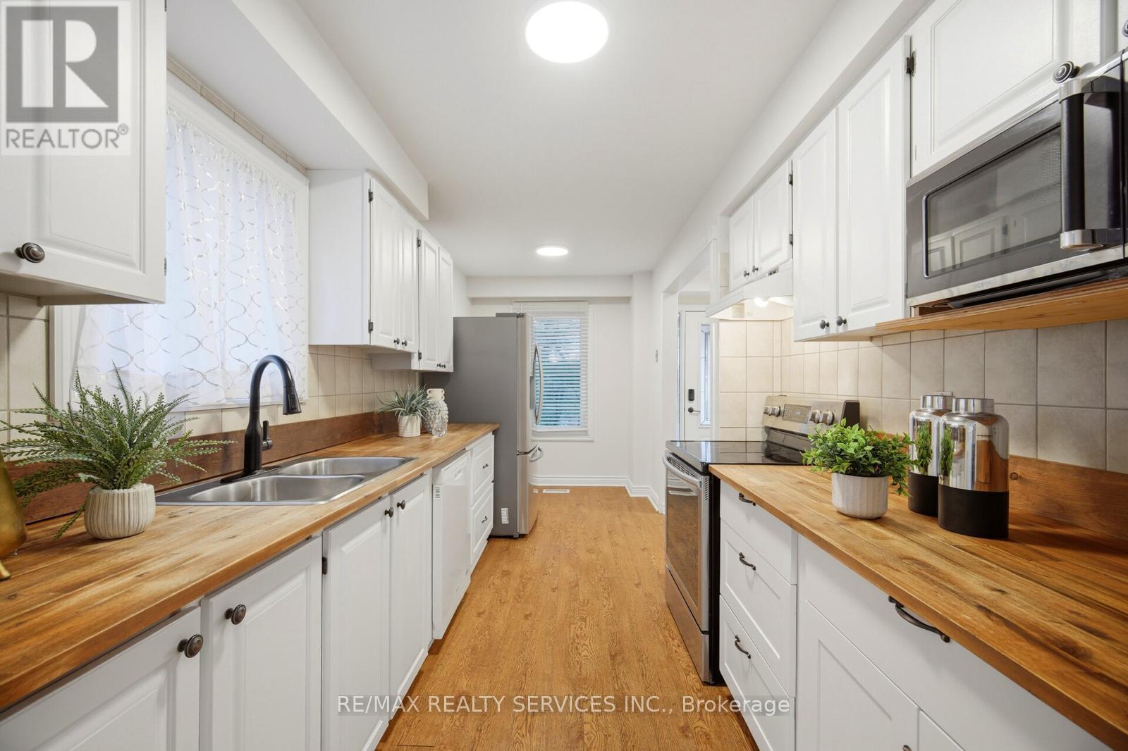 24 Foxacre Row, Brampton, Ontario  L6V 3P5 - Photo 8 - W13121260
