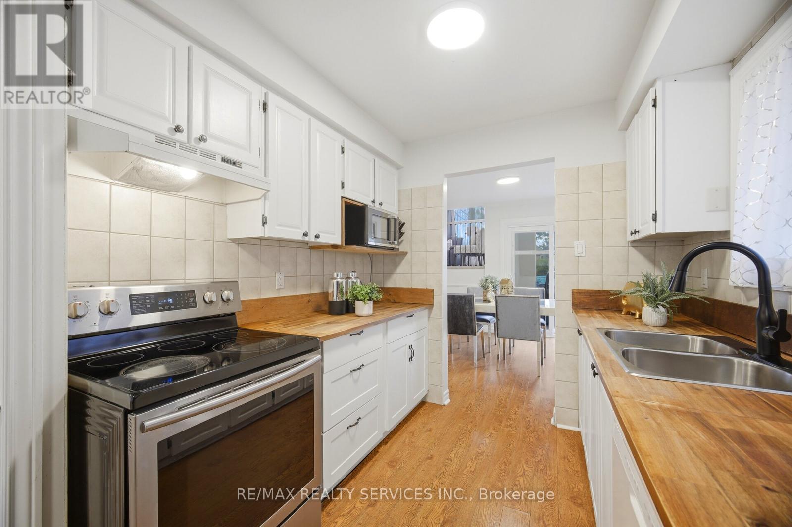 24 Foxacre Row, Brampton, Ontario  L6V 3P5 - Photo 9 - W13121260