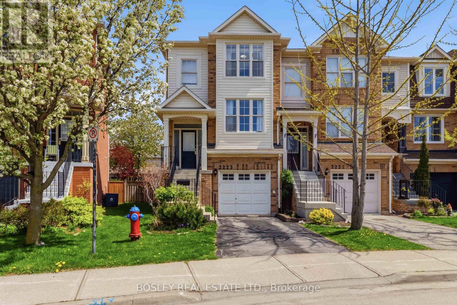 2223 Prescott Place, Burlington, Ontario  L7L 6L3 - Photo 1 - W13121370
