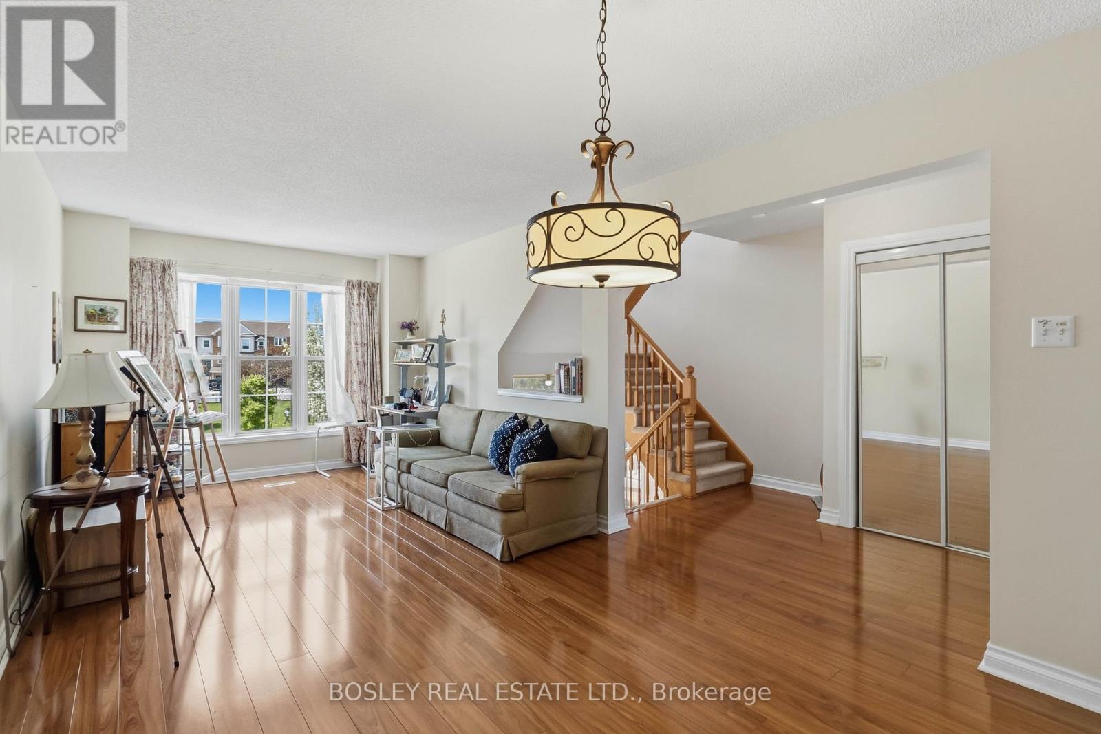 2223 Prescott Place, Burlington, Ontario  L7L 6L3 - Photo 3 - W13121370