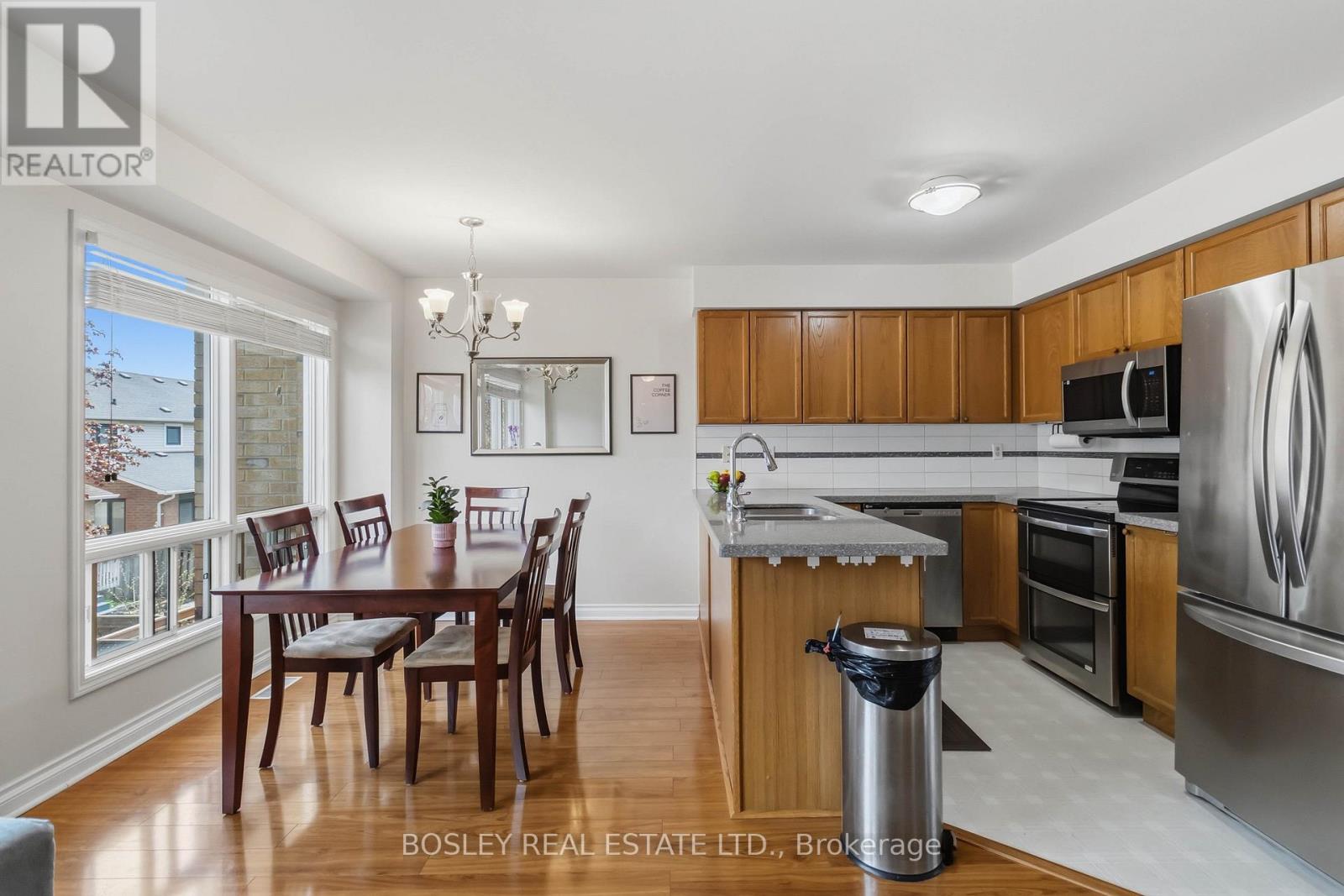 2223 Prescott Place, Burlington, Ontario  L7L 6L3 - Photo 4 - W13121370
