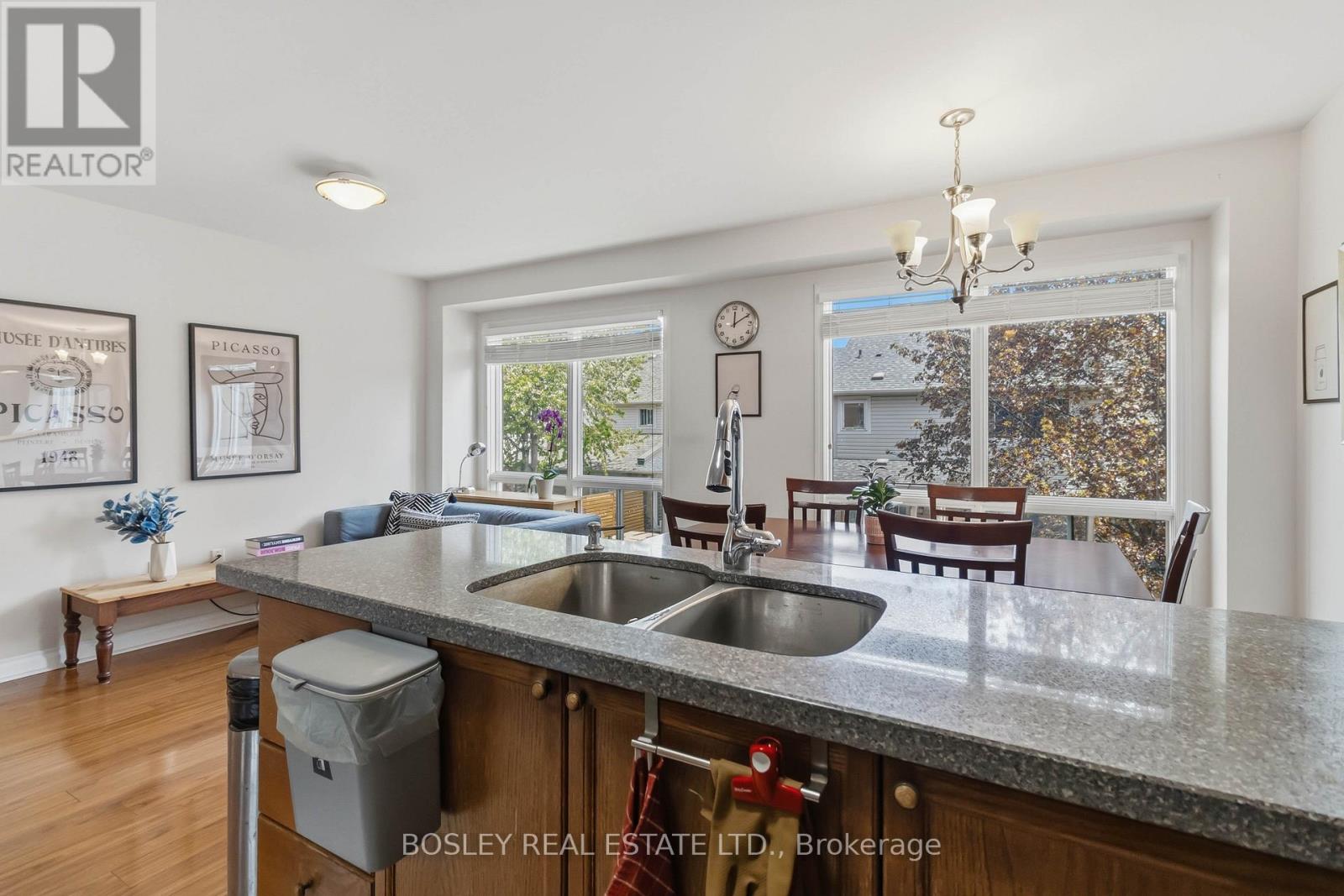 2223 Prescott Place, Burlington, Ontario  L7L 6L3 - Photo 9 - W13121370