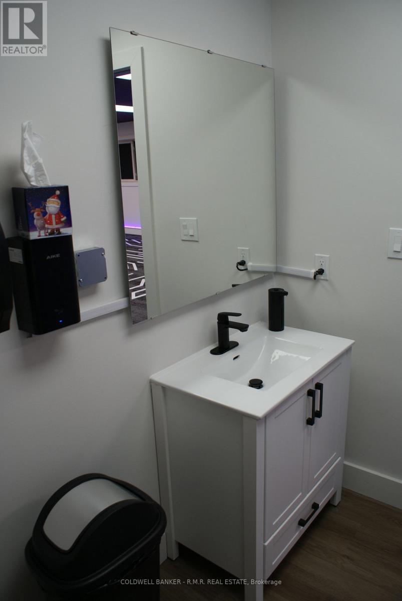 200-202 - 172 King Street E, Oshawa, Ontario  L1H 1B7 - Photo 3 - E12876862