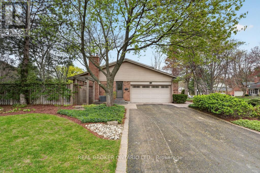 258 BRIAR HILL CRESCENT, Hamilton, Ontario